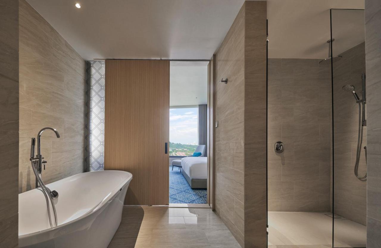 Hotel Amari Spice Penang Bayan Lepas Exterior foto Bathroom
