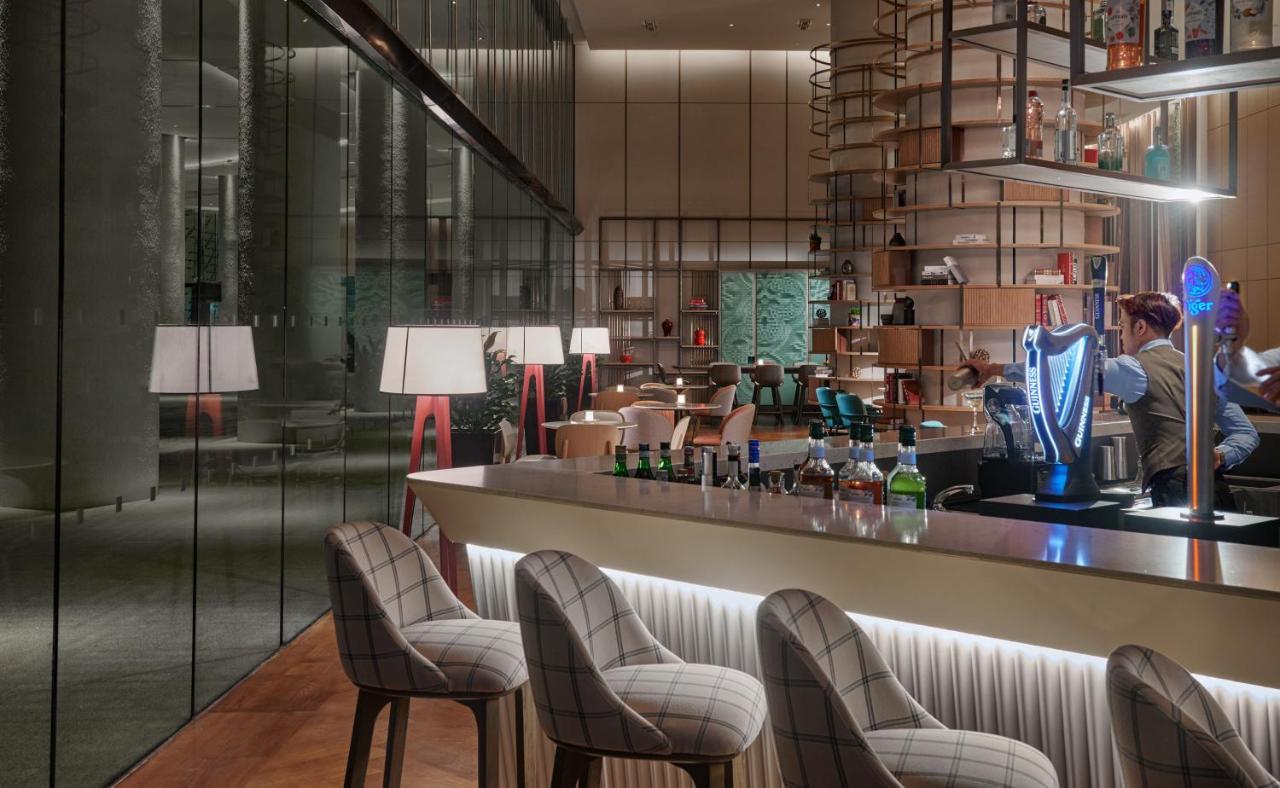 Hotel Amari Spice Penang Bayan Lepas Exterior foto The bar at the hotel