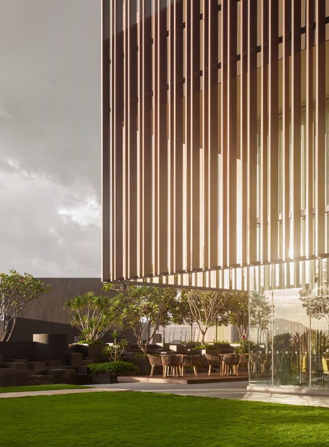 Hotel Amari Spice Penang Bayan Lepas Exterior foto The building's facade